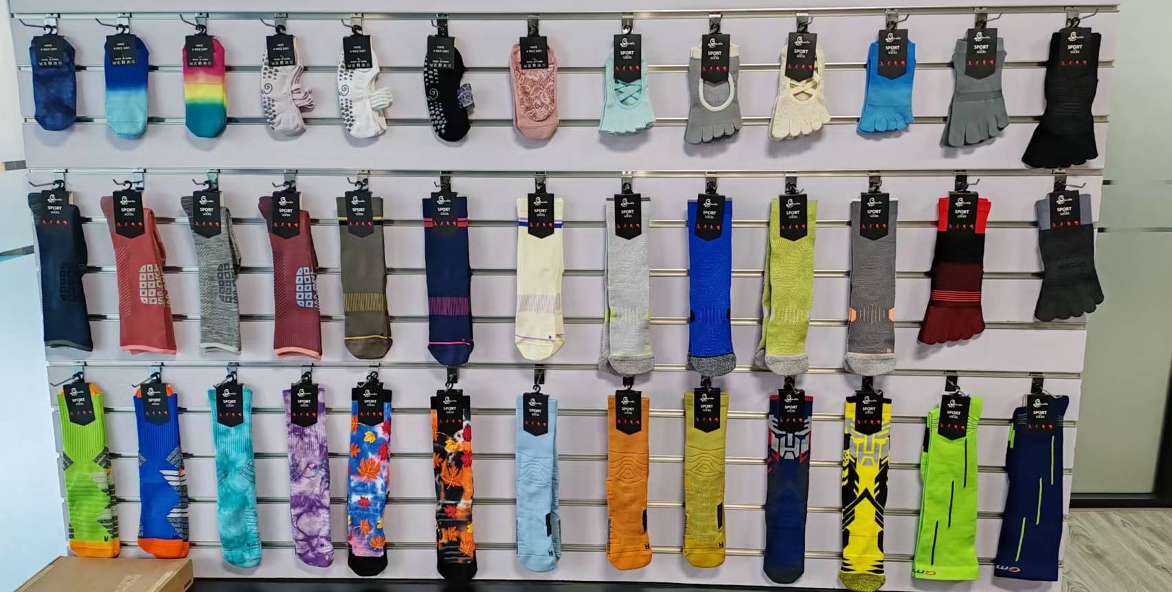 sock showing of LEEFU automatic linking circular sock knitting machine