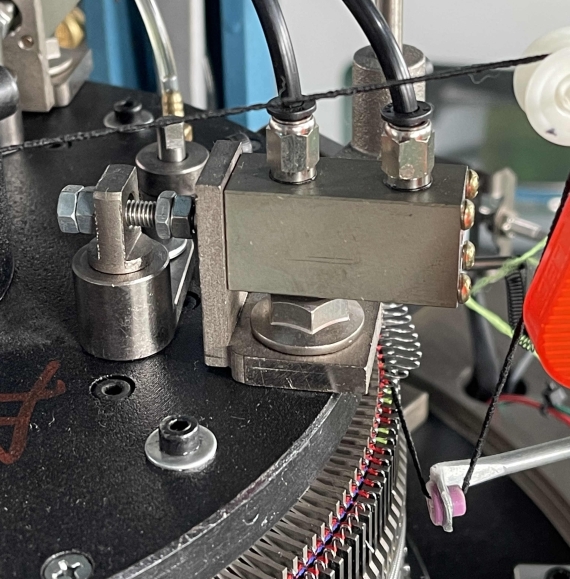 air cylinder of the knee knitting machine