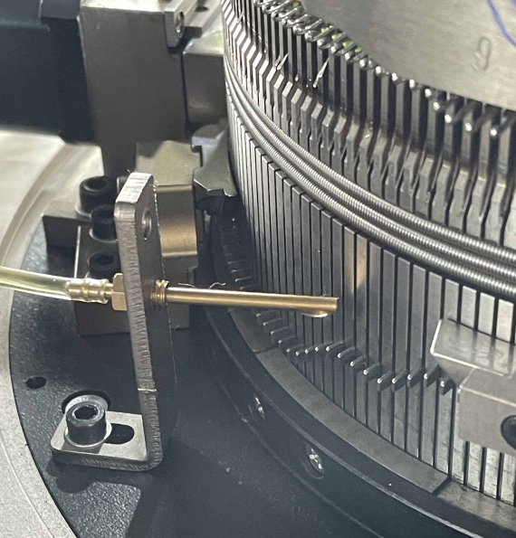 the knitting cylinder of the knee knitting machine